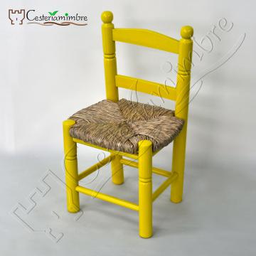 Sillas de niño pintadas en amarillo Medidas: Alto total: 53 cm<br />
Alto asiento suelo: 28 cm